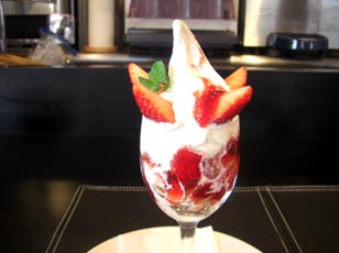 すみれ食堂　パフェ