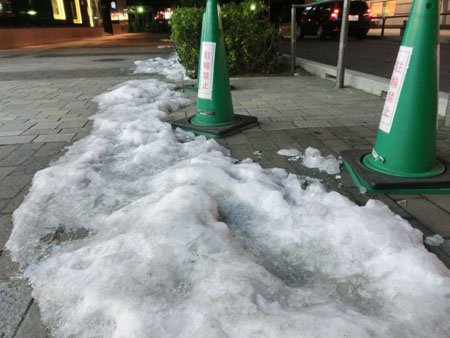 東京に残る雪・２