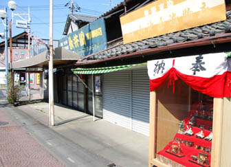 妻沼　商店街雛人形・１