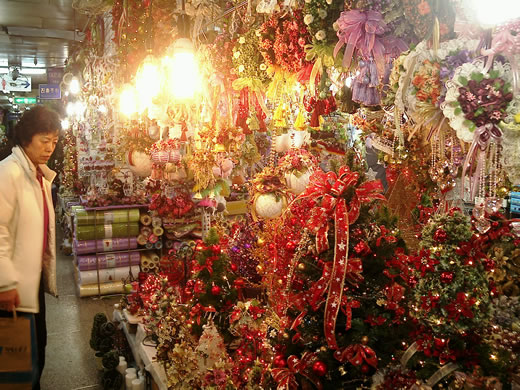 花市場のクリスマスツリー