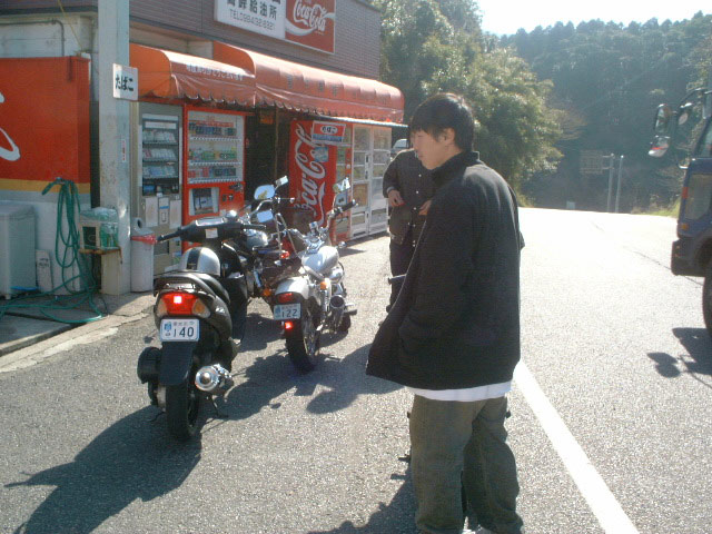 峠の茶屋で休憩中