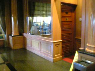 ハイランド化粧室入り口３