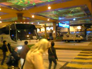 シャトルバス１