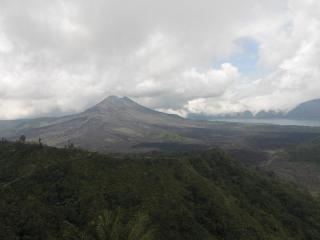 バリで一番高い山