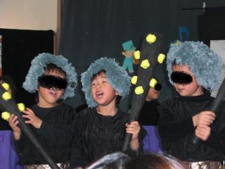 大きな声で歌います！