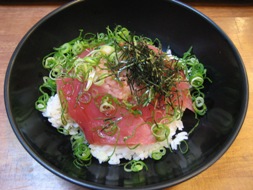 まぐろ丼