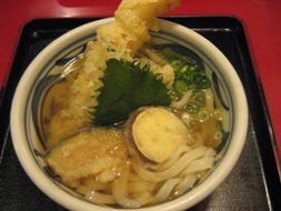 おか泉　天ぷらうどん