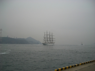 離れる海王丸.JPG