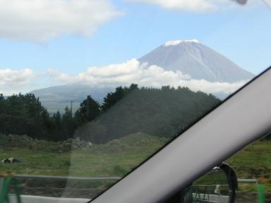 窓から富士山