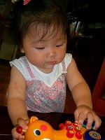 ピッ！ピッ！おもちゃで遊んでるよ♪