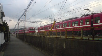 線路沿いの道