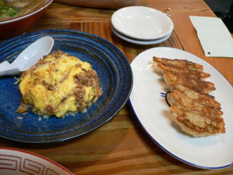 オムチャーハンとぎょうざ