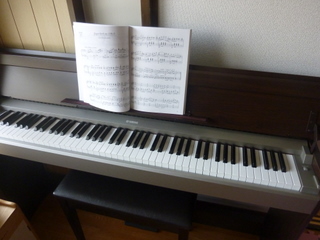 電子ピアノ