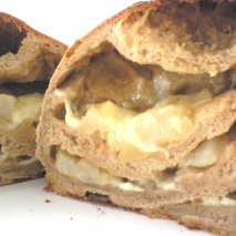 洋ナシとゴータリンドレスチーズのパニエ