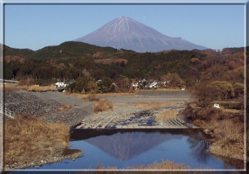 川面逆さ富士