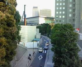 ついに従業員入口まで