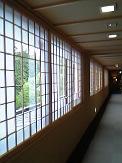 06年7月23日箱根「水の音」部屋廊下