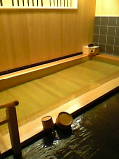 06年7月23日箱根「水の音」大浴場檜風呂