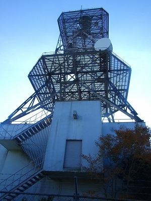 大山山頂の電波塔