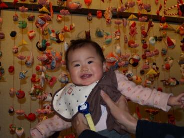 20070309つるし雛とちぃちゃん