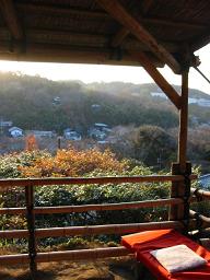 見晴らし茶屋でひと息。今日もまた、ココから富士山は拝めず。