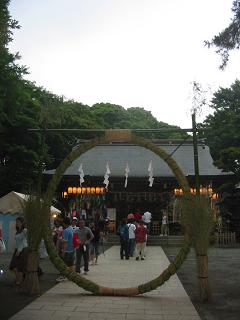 この輪をメビウス状にくぐると、幸せになれるらしい。