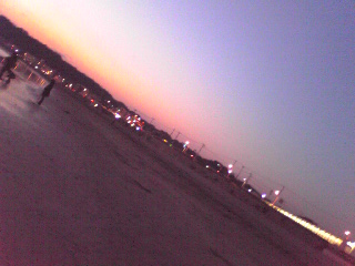 茜から紫へ。R134にテールランプも煌いて…