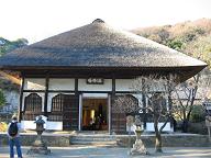 仏殿の左には…。