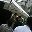 バンドマンも浴衣でシャウト。テントの下が舞台なのねー。