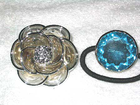 ヘアゴム２つ。