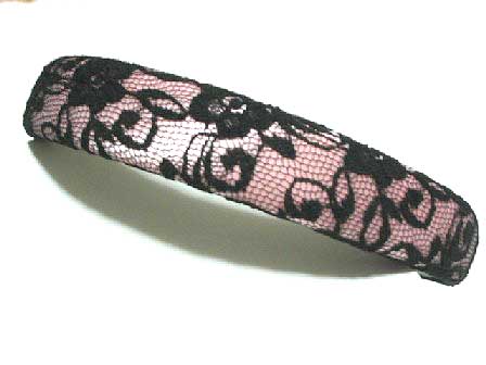 サテンピンク×黒レースのやや幅広タイプ