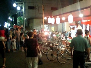 06.7.29夜店カラオケ大会.JPG