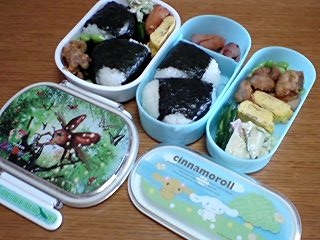 07.6.23ベランダ弁当.JPG