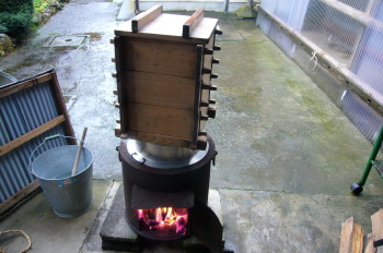 薪の火は暖かいストーブの比ではない