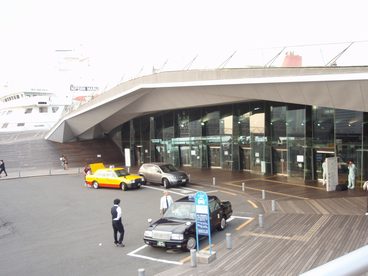 07.08.24 [10]横浜大さん橋１　ホール.jpg