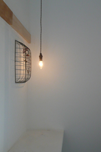 可愛い照明と壁掛け