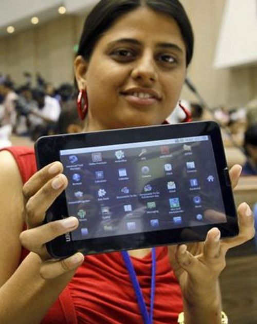 Aakash (tablet)2.jpg