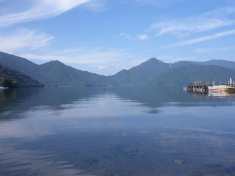 朝の中禅寺湖