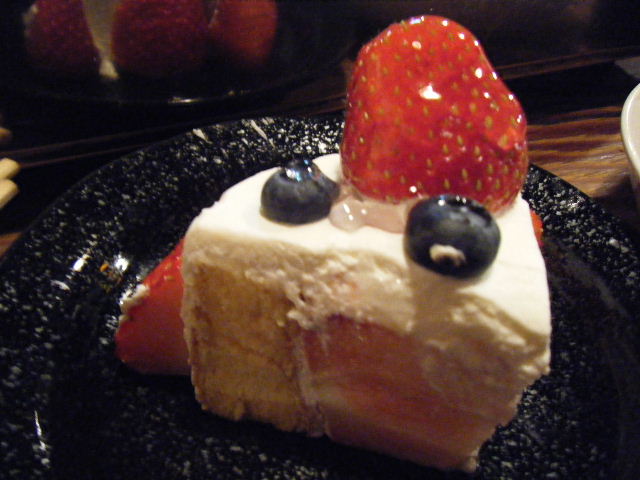 常連さんのケーキの差し入れご相伴しました