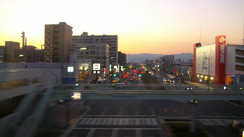 五条通と西山の夕景110203.JPG