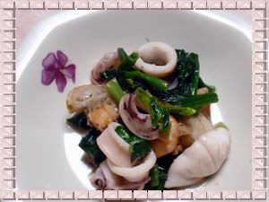 シーフードとほうれん草の炒め物