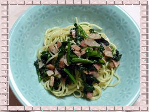 ほうれん草とベーコンのパスタ