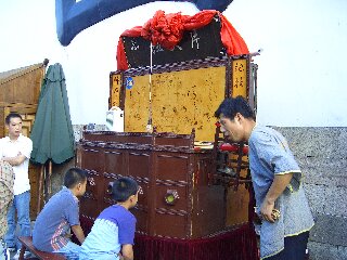 何が見えるの？？中華風紙芝居。