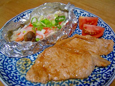 豚生姜焼き・カニかまキノコのホイル焼き