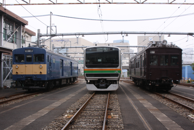 並び