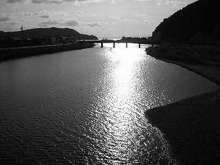 赤羽川モノクロ