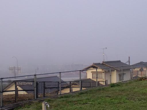 霧の中の太宰府インター