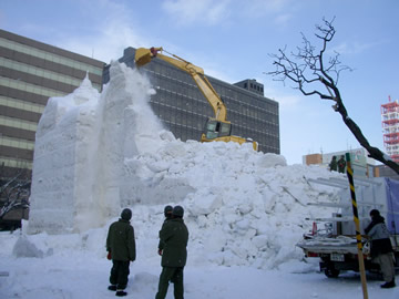 雪像解体