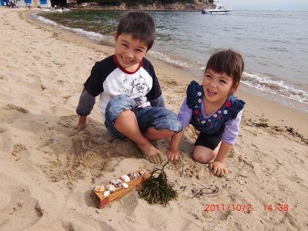 Kai and Lilyka on a beach