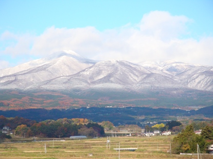 2008.11.22 雪化粧した安達太良山.JPG